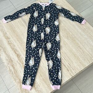 NWT unicorn winter pyjama size 6 years